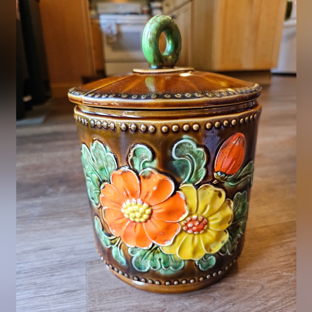 Vintage ceramic cookie jar